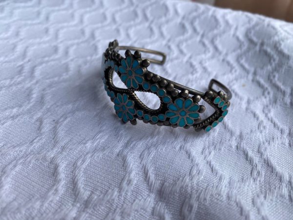 Vintage Zuni Matthew And Rosemary M&R Signed Sterling Turquoise flush inlay flower cuff bracelet - Image 5