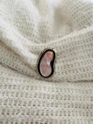 Beautiful Navajo JD Signed Sterling Silver Inlaid Pink Shell Size 7.7 Ring/