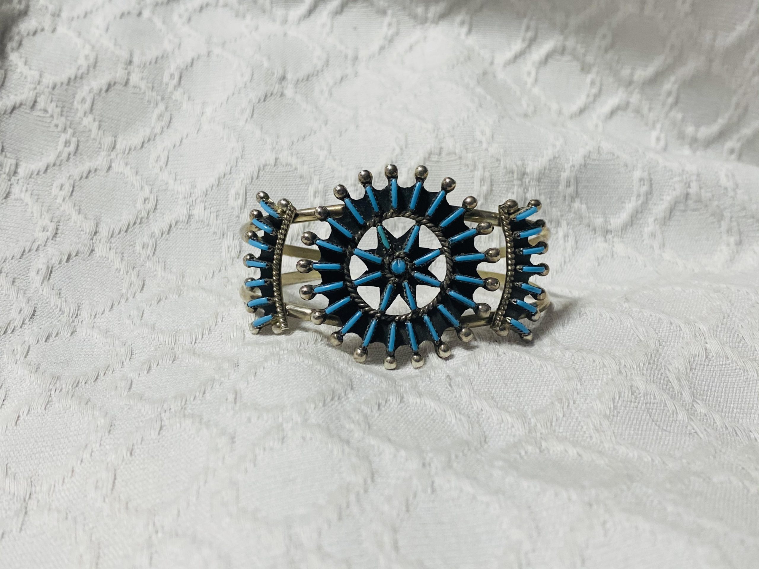 Marvelous Vintage Native American Zuni Turquoise Sterling Silver Cluster Bracelet Marvelous Vintage Native American Zuni Turquoise Sterling Silver Cluster Bracelet